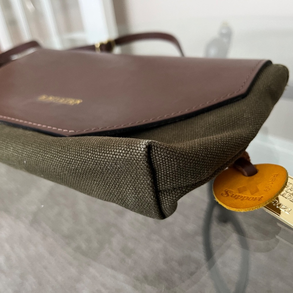 R Riveter Patton crossbody - Picture 5 of 6